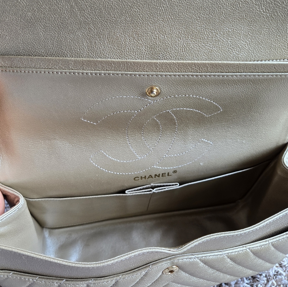 Chanel 2.55 bag 226 - Picture 8 of 17